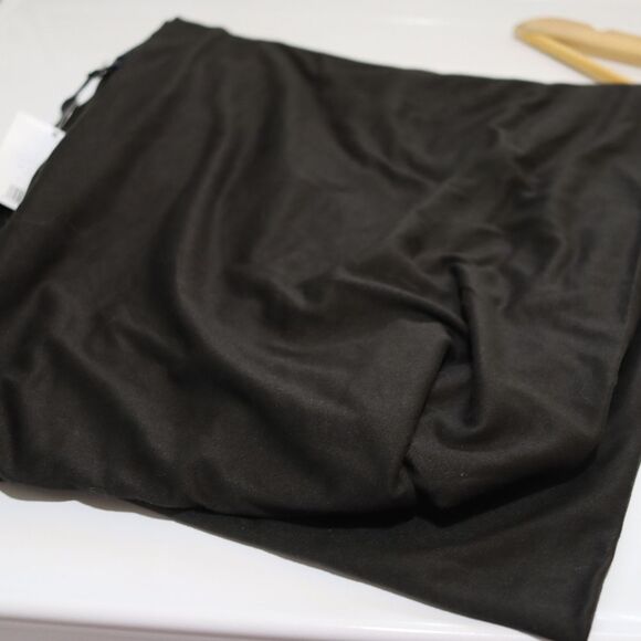 Beyond Yoga Black Infinity Pocket Scarf NWT - Picture 7 of 9